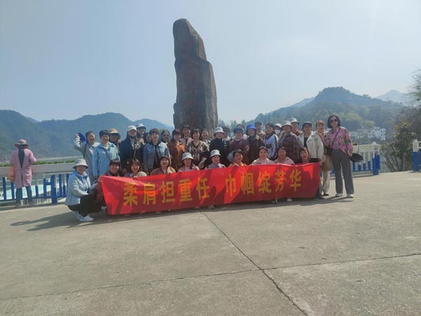 公司機(jī)關(guān)黨支部、工程服務(wù)支部聯(lián)合舉辦“三八”節(jié)主題活動(dòng)